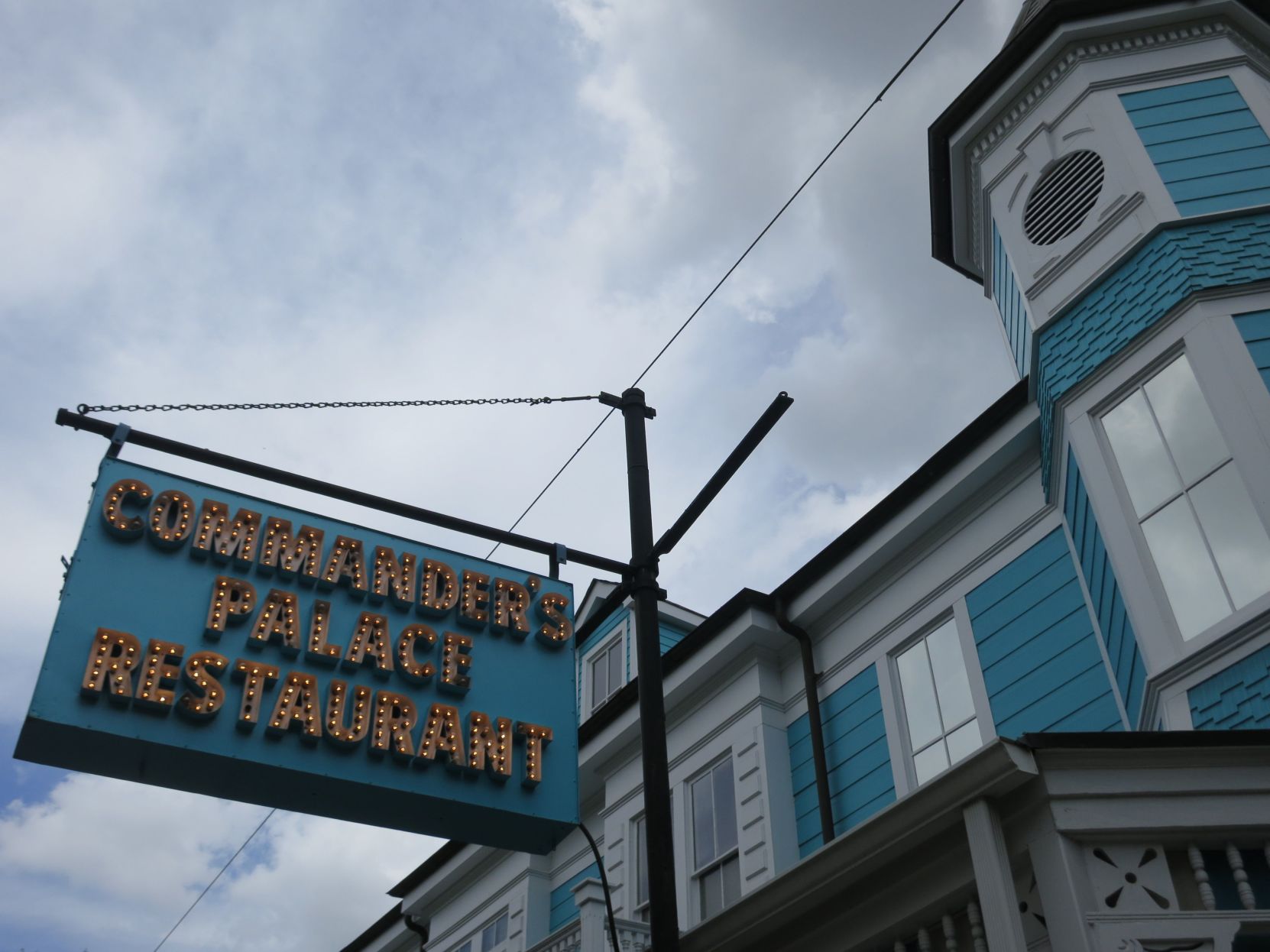 commanders exterior